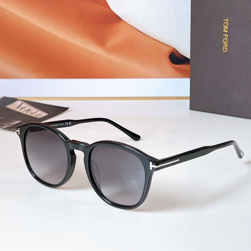 TOM FORD